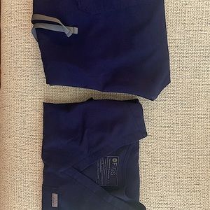 Navy Catarina- One-Pocket Scrub Top - S 
Navy Yola- High Waisted Scrub Pants -S